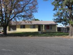 34 Mackenzie St Moree NSW 2400 Suit Retiree or Investor
Well located West Moree, close to Heber Street convenience shopping and golf course, NOT
impacted by 2012 flood. Rendered brick home, level access, attached
lock up garage, three bedrooms, air conditioned lounge room, compact
503.7 square metre allotment, under term lease to highly regarded
tenants until December 2014 at $320.00 per week. Ideal compromise for a
home unit buyer seeking a low maintenance lifestyle.