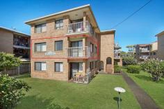 3/44 Coolangatta Road Kirra Qld 4225 Sunny north facing balcony overlooking gardens
* Freshly painted and brand new carpet throughout
* Secure garage parking
* Rent appraisal $320 a week
* Body Corp only $35 a week
Boasting a first floor sun drenched north facing balcony this delightful
2 bedroom Kirra unit has BUY ME all over it. Freshly painted throughout
with brand new carpet and loads of windows to ensure maximum enjoyment
of this light, bright and oh so liveable home.
Functional kitchen with large fridge space and separate laundry.
Spotless bathroom with extra cupboard storage. Two bedrooms with main
bedroom north facing with large windows to catch the cooling sea
breezes.
Secure basement parking and landscaped gardens surrounding the small complex of only 10 units.
Ideal location only a flat 5 minute walk to the Kirra shops and
beautiful beachfront not to mention a stone's throw from the university
and airport.
Call today for an immediate inspection.