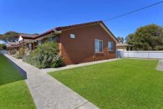 1/614 Hague Street Lavington NSW 2641
For Sale Price: $155,000
Be quick! This spick and span 2 bedroom unit offers
buyers a neat property featuring a renovated kitchen and open plan
dining & living area, heating, separate laundry and bathroom in
addition to a separate carport with a storage unit.
The property is situated in a group of 5 units and is in close proximity
to schools and shopping facilities, and is ideally suited to Investors,
First Home Buyers or those looking to downsize.