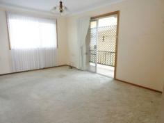 Unit 2/150 Oliver Street Grafton NSW 2460 A delightful first floor 2-bedroom unit presented in immaculate order.
Features include: 2-large bedrooms both with built-in robes; the living
room opens onto a private east facing verandah; a lovely kitchen and
dining area; a big bathroom/laundry combination; and air-conditioning.
Enjoy very comfortable first floor living along with the wonderful
convenience of a central Grafton location - walk to shops and services.
Should rent for $200 per week.
Currently vacant - owner has left Grafton.
An outstanding low cost opportunity.