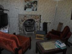 99 Maxwell Street Wellington NSW 2820 This 2 bedroom house with sunroom/sleep out is a fantastic first house or a great opportunity for the investor. Everything is there, it all just needs some TLC. For further information please contact Viv Wellington on 0416 075 124 or 02 6845 3058 Read more at http://wellingtonnsw.ljhooker.com.au/3VHFB7#sKx0H0KUs56PoC5a.99