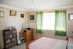 2/25 Clerke Street Old Bar NSW 2430 Conveniently located close to supermarket and main beach. Currently leased with a long term tenant at $180.00 per week, with the potential for rent increase to $200.00 per week. * 2 Bedrooms. * Spacious living/meals area * 1 Bathroom. * Short walk to beach, supermarket, medical centre and school. * Single lock up garage. Currently the cheapest 2 bedroom villa available in Old Bar.