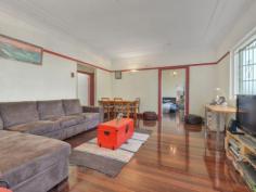 3/850 Brunswick Street New Farm Qld 4005 Rarely does an offering this special come
to market. Set towards the back of this gorgeous art deco building is
your slice of paradise. It's unusual to have such a central location
coupled with peace, quiet and privacy but you have it all right here.
You would think with a Brunswick street address that there may be some
sound but all you will hear at number three are the birds. Sit back on
your lounge and gaze out at the Summer skies while cool breezes flow by.
There is a definite feeling of spaciousness and peace here.
Inside you will discover an abundance of charm indicative of the art
deco era, high ceilings, ornate finishes and polished floorboards. You
are welcomed by an oversize lounge dining area and practical floor plan
with two generous bedrooms, separate kitchen, bathroom including bath
and outside laundry area off the kitchen. This is also a separate
entrance leading out to a secluded sunny area with clothesline. Your car
space is also positioned here and an added bonus is the quiet lane
access to the rear enabling easy access to Merthyr Village, a stones
throw away.
You are so close to all the action here,... The river, a wide range of
activities in New Farm Park, weekend markets for your fresh produce,
Sunday drinks at the Powerhouse, lawn, stand-up comedy, yoga.. it is all
literally within walking distance.
Internal: 72 sqm (plus car space)