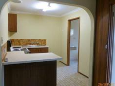 1/929 Fairview Drive Lavington NSW 2641 Fantastic 2 bedroom unit with built in
robes in a quiet court location. Reverse cycle A/C, open plan living,
electric cooking and a single carport. This unit will not last being
$145 per week!! Read more at http://albury.ljhooker.com.au/1DYGNR#EoeGlEH3yBosssIu.99
