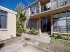 4/396 Nepean Highway Frankston VIC 3199 Beach Baby.. Inspect anytime by appointment. Located beach side of Nepean Highway, backing onto Kananook Creek and approx. 400 metres walk to the beach , this quaint two bedroom ground floor apartment offers affordable living in a sought after location. Close to transport and shopping centres, secure remote gated access and off street parking. General Features Property Type: Unit Bedrooms: 2 Bathrooms: 1