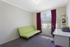 1/614 Hague Street Lavington NSW 2641
For Sale Price: $155,000
Be quick! This spick and span 2 bedroom unit offers
buyers a neat property featuring a renovated kitchen and open plan
dining & living area, heating, separate laundry and bathroom in
addition to a separate carport with a storage unit.
The property is situated in a group of 5 units and is in close proximity
to schools and shopping facilities, and is ideally suited to Investors,
First Home Buyers or those looking to downsize.