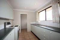 11/23 Mitchell Avenue Singleton NSW 2330 Upstairs 2 Bedroom Unit!! Neat 2 bedroom unit at Heights... * Open plan living with split system air & sliding doors out to balcony * Neat & tidy kitchen with tiled flooring, electric oven & double sink * Modern bathroom with bath plus shower * 2 good size bedroom, main with robes & down lights throughout * Leased till 21/09/2014 at $170pw General Features Property Type: Unit Bedrooms: 2 Bathrooms: 1 Outdoor Features Garage Spaces: 1 $155,000