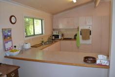 75 View Point Street, ARARAT VIC 3377 $225,000 Three bedroom weatherboard on 1026m2 Open pl;an kitchen/dining/lounge room with gas heating and R/C Electric wall oven, gas hot plates and loads of cupboard space 2 Garden sheds, double carport and lockup garage Large deck with views to Langi Ghiran