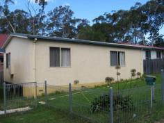 1 Woodhill Street Old Erowal Bay NSW 2540 Old Erowal Bay $345,000 4 2 2 OLD EROWAL BAY 1 Woodhill Street - Desire Extra Income: An investment opportunity not to be missed is offered at a very realistic price and with a good return on investment. This property comprising 2 x 2 bedroom cottages with a single garage for each is located in a great central location that is proven to be popular for regular tenancy. Rental income $440/wk - Good central location - Consistent tenancy history - Sound return on investment - Extra amenities at rear of garages Property Details Property Type: Unit/Townhouse/Duplex Bedrooms: 4 Bathrooms: 2 Garages: 2 Land Area: 695.55m2