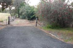34 Steere St Balingup WA 6253 This
easy to build-on 1045sqm lot within a short stroll to the cafe strip of
magical Balingup is just the spot for the retiree or lifestyle changer
to build a dream home. The lot is serviced with power, water, telstra
with frontage to bitumen road and views to bushland. Come and
experience the magic of Balingup with its Medieval Festival, Small Farm
Field Day, Telling Tales and many other community activities to involve
the mind, body and soul. Great buying at this price! - See more
at:
http://bridgetown.harcourts.com.au/Property/588563/WBR5652/34-STEERE-STREET#sthash.Rdle84ap.dpuf This
easy to build-on 1045sqm lot within a short stroll to the cafe strip of
magical Balingup is just the spot for the retiree or lifestyle changer
to build a dream home. The lot is serviced with power, water, telstra
with frontage to bitumen road and views to bushland. Come and
experience the magic of Balingup with its Medieval Festival, Small Farm
Field Day, Telling Tales and many other community activities to involve
the mind, body and soul.