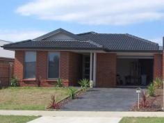 1/21 Fison Ave BAIRNSDALE, VIC 3875 Near new three bedroom townhouse within easy walk to the Eastwood Shopping Centre. Consisting open plan living, ducted gas heating, master bedroom with ensuite, roomy single car garage plus secure yard. (Ref: 7081) Price: $290,000 Read more at http://bairnsdale.ljhooker.com.au/8E8FBF#vkWwLwQtZG4iUqZH.99