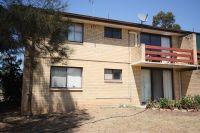 11/23 Mitchell Avenue Singleton NSW 2330 Upstairs 2 Bedroom Unit!! Neat 2 bedroom unit at Heights... * Open plan living with split system air & sliding doors out to balcony * Neat & tidy kitchen with tiled flooring, electric oven & double sink * Modern bathroom with bath plus shower * 2 good size bedroom, main with robes & down lights throughout * Leased till 21/09/2014 at $170pw General Features Property Type: Unit Bedrooms: 2 Bathrooms: 1 Outdoor Features Garage Spaces: 1 $155,000