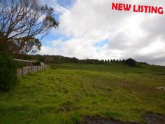Lot 5, Matheson Street Dutton Way Vic 3305 Situated in the coastal area of Dutton Way this 646m2 parcel of land is only 1 block removed from
the ocean and provides an excellent opportunity to build your new home then sit back and enjoy the sea breeze.
This property will be auctioned on Saturday November 8 and the vendors are keen to sell.
Contact Portland Seaview Real Estate for more details.