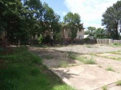 1A York Street, SINGLETON NSW 2330 Commercial Development Site
Fully fenced 3123m² (approx.) site at rear of John Street, close to Gowrie Street Mall.
Excellent opportunity to purchase and develop for retail office space or bulky goods (STCA).
Asking price $690,000 for further information contact Allan Cruickshanks.
Read more at http://singleton.ljhooker.com.au/BPKF79#iMHhdeSVT1UhLucX.99
