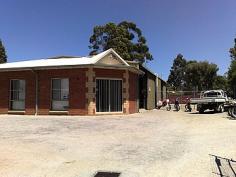 24 Wandeara Cres Mundaring WA 6073 Just listed 54sqm brick office, 314sqm factory, split into 2 units with
opening between. 2x Evap air conds in factory, 3 meter clearance
through sliding doors and 4 meter truss height. Some covered hard stand
and fenced 1,000 sqm block. Zoned Light Industrial.
> 54sqm Brick Office
> Two evaporative air-con units
> 1000 sqm block
> Some Covered Hard Stand
> Zoned Light Industrial
> Sold with vacant possession