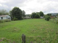 17 Oak Street Bonalbo NSW 2469 Set in the vibrant rural village of Bonalbo, at the ' top of town' ,
with fantastic rural vies and a short walk to shops, pub and school
* Nice flat level block with power at fence and phone running through ( huge 1/4 acre block )
* Bonalbo has town water available, sealed road right to the front and 65 kms to Casino, and 105 to QLD Border
