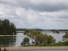 4/76 Little Street Forster NSW 2428 195,000 WALLIS VIEW Vicki Bidner Vicki Bidner vickibidner@noblerealty.com.au 0423 551 467 * Ground floor one bedroom front unit in "Wallis View" facing Wallis lake * Combined lounge, dining and kitchen * Balcony to enjoy the views of Wallis lake * Being sold as fully furnished and currently used for holiday letting * Security gated parking * Communal laundry and BBQ area