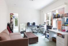 2/123 Balgowlah Road Fairlight NSW 2094 North facing unit conveniently located close to Manly, Balgowlah
shopping mall and express bus to the city. Ideal for first home buyer
who wants to update and make it into their own or as an investment.
Enjoy the rental income from day one with the current tenants. Close to restaurants Balgowlah shopping mall Express bus to the City Walk to Manly ferries Scenic harbourside walks Manly golf course