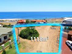 1/6 Sussex Place HALLS HEAD WA 6210 You won't find better than this development site in WORLD CLASS location! WHY YOU SHOULD BUY ME: - Huge 1118sqm block - Zoned R12.5/25 (potential 2 or 3 unit site) - Panoramic Ocean Views - Absolute BLUE CHIP location in quiet cul-de-sac - Just meters from the beautiful blue water of the stunning Indian Ocean - Couple minutes' walk from Doddy's Beach and Blue Bay - Only 2km from Mandurah Ocean Marina