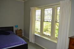 75 View Point Street, ARARAT VIC 3377 $225,000 Three bedroom weatherboard on 1026m2 Open pl;an kitchen/dining/lounge room with gas heating and R/C Electric wall oven, gas hot plates and loads of cupboard space 2 Garden sheds, double carport and lockup garage Large deck with views to Langi Ghiran