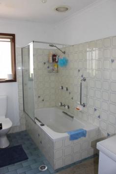 12/26-28 Ashmont Avenue Ashmont NSW 2650 Neat As A Pin Two good size bedrooms with built ins and ceiling fans Galley style kitchen with plenty of cupboard space Open plan meals and living area Wall air conditioner heating and cooling Paved outdoor courtyard with undercover area Currently leased for $235/week
