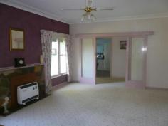 115 Anderson Street, WARRACKNABEAL VIC 3393 $225,000 Well positioned close to schools and park, this low maintenance steel clad home oozes quality and tasteful decor and offers everything a growing family needs. Large formal lounge with OPF + gas heater, ceiling fan & ref a/c; ducted evap a/c throughout; renovated kitchen has elec oven & meals area; adjoining is open 2nd living dining area with S/C heater & split system, leading to covered paved outdoor entertaining BBQ area. Four bedrooms all with robes & fans, master has ref a/c, renovated tiled bathroom has S O B & vanity. Large internal laundry, sep toilet. Lovely garden setting, single garage with roller door & large steel shed/workshop/caravan shed. Outstanding home in every respect - move in and enjoy.