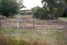 34 Steere St Balingup WA 6253 This
easy to build-on 1045sqm lot within a short stroll to the cafe strip of
magical Balingup is just the spot for the retiree or lifestyle changer
to build a dream home. The lot is serviced with power, water, telstra
with frontage to bitumen road and views to bushland. Come and
experience the magic of Balingup with its Medieval Festival, Small Farm
Field Day, Telling Tales and many other community activities to involve
the mind, body and soul. Great buying at this price! - See more
at:
http://bridgetown.harcourts.com.au/Property/588563/WBR5652/34-STEERE-STREET#sthash.Rdle84ap.dpuf This
easy to build-on 1045sqm lot within a short stroll to the cafe strip of
magical Balingup is just the spot for the retiree or lifestyle changer
to build a dream home. The lot is serviced with power, water, telstra
with frontage to bitumen road and views to bushland. Come and
experience the magic of Balingup with its Medieval Festival, Small Farm
Field Day, Telling Tales and many other community activities to involve
the mind, body and soul.