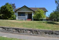 75 View Point Street, ARARAT VIC 3377 $225,000 Three bedroom weatherboard on 1026m2 Open pl;an kitchen/dining/lounge room with gas heating and R/C Electric wall oven, gas hot plates and loads of cupboard space 2 Garden sheds, double carport and lockup garage Large deck with views to Langi Ghiran