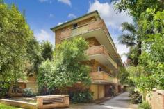 11/9 Jenkins Street, Collaroy NSW 2097 Price: Offers over $580,000 Two bedroom top floor unit is perfect for astute investors or first time buyers to get into the real estate market. Situated in a central location with an easy 200m flat walk to the beach, shops, cafes & public transport! - Large main bedroom, both bedrooms with built-ins. - Sliding doors from the lounge room and main bedroom lead out to the balcony. - The functional kitchen has plenty of storage and internal laundry facilities. Full width units, like this one, have great light and airflow and combined with the full length balcony, leafy outlook and sea breezes, you've got the lot!!