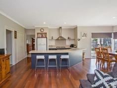 29 Banjo Paterson Dr Pakenham VIC 3810 PROPERTY DETAILS NEG OVER $460,000 ID: 319575 Land Area: 687 m² PORTER DAVIS BEAUTY IN HERITAGE SPRINGS Inspection Times: Sat 28/02/2015 02:00 PM to 02:30 PM This brilliant 4 bedroom home in the sort after Banjo Paterson Drive has all the usual Porter Davis trimmings. The home features an oversized master bedroom with full ensuite and big WIR, the remaining bedrooms all with BIR's. There are 3 separate living areas plus meals. The centrally located kitchen has plenty of bench and cupboard space. High ceilings throughout with ducted gas heating and evaporative cooling. There is also a large split system air conditioner. From the family room you move out to a very private and peaceful alfresco, no problems entertaining in this house. Double garage and landscaped gardens all on a 687m2 (approx) allotment