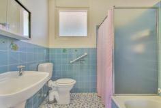 4/16 Commercial Road Hyde Park SA 5061 Property Details For Sale: $355,000 - $365,000 bed 2 bath 1 car 1 Property Overview Property ID: 1P2680 Property Type: Unit Carport: 1 Features: Air Conditioning Close to Transport Close to Shops Close to Schools Unit living at Walford Park Lodge Under Instructions from Australian Executor Trustees This wonderfully located unit features two double bedrooms, large light filled lounge / dining room, spacious kitchen with gas cooking, original bathroom and single carport. This unit will respond well to upgrading and presents a great opportunity to purchase in this highly sought after location within walking distance to Unley Road and King William Road precincts.