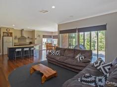 29 Banjo Paterson Dr Pakenham VIC 3810 PROPERTY DETAILS NEG OVER $460,000 ID: 319575 Land Area: 687 m² PORTER DAVIS BEAUTY IN HERITAGE SPRINGS Inspection Times: Sat 28/02/2015 02:00 PM to 02:30 PM This brilliant 4 bedroom home in the sort after Banjo Paterson Drive has all the usual Porter Davis trimmings. The home features an oversized master bedroom with full ensuite and big WIR, the remaining bedrooms all with BIR's. There are 3 separate living areas plus meals. The centrally located kitchen has plenty of bench and cupboard space. High ceilings throughout with ducted gas heating and evaporative cooling. There is also a large split system air conditioner. From the family room you move out to a very private and peaceful alfresco, no problems entertaining in this house. Double garage and landscaped gardens all on a 687m2 (approx) allotment