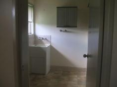 9 / 4 Skinner Street Gatton Qld 4343 $199,000 OPPORTUNITY PLUS - OWNERS/INVESTORS THIS UNIT IS A MUST TO INSPECT 2 Bedroom brick unit comprises combined lounge/dining room with airconditioner, kitchen including dishwasher, bathroom, laundry and single car accommodation, and at the sought after end of the block. This unit is ideally located and walking distance to Gatton C.B.D. (Schools, Shops, Trains, Buses etc) and only 5 mins from U.Q. Gatton Campus and just 35 mins to Toowoomba, 45 mins to Ipswich, 1 Hour to Brisbane. Direct access to the South West Corridor which has been predicted for major growth and expansion over the next 10 years. Leased for $255.00 on periodical from 25.1.15 makes this the ideal investment at Just $199,000 Property Snapshot Property Type: Unit Construction: Brick Veneer