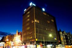 514/160 Rundle Mall Adelaide SA 5000 $135,000 Property Information All offers considered. Your Easy Investment in Prime Location. Here's your excellent opportunity to invest or be an owner occupier in the heart of the city. Best 1 bedroom corner apartment currently available with approx 30sqm of living on the 5th floor. Has huge picture windows with great views. Offers a separate double bedroom with built in robe and ensuite bathroom. Open plan kitchen with breakfast bar adjacent study and lounge area. Set and forget hassle free investment as fully furnished and managed on site and currently tenanted at $290 per week . It's a fabulous location with just a short stroll to Adelaide University and Uni SA with shopping and restaurants at your front door. Features a spacious common lounge and dining area with large kitchen and outdoor rooftop entertaining area for guests. There's a fully equipped laundry area on each floor for convenience. Enjoy this low cost opportunity to enter the property market.with secure investment or to use for your family or yourself. Contact Julie Goodger for viewing times. Property Type Apartment House style Conventional Unit style Highrise, Number in block: 98, Number of levels: 7 Main bedroom Double Views City Water heating Gas Water supply Mains Locality Close to transport, Close to schools, Close to shops