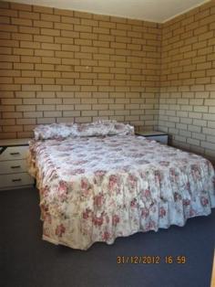 20 Esplanade North Beach SA 5556 $240 p.w. Property Information This unit is located at North Beach Wallaroo and has provides a quiet lifestyle close to the sea. The unit is the ground level of a two story home. Self contained and fully furnished - just move in and enjoy the lifestyle just a short stroll to the beach and magnificent sea views. The open plan living area is air conditioned for all year comfort and easy to maintain. Call Now to Inspect !!! Available Date Monday, 05 January 2015 Property Type Unit Garaging / carparking Off street Heating / Cooling Air Conditioner Property features Unfurnished, Smoke alarms Kitchen Electric cooking Living area Open plan Main bedroom Double and Balcony / deck Bedroom 2 Single Bedroom 3 Single Main bathroom Separate shower Laundry Separate Fencing No fencing Water supply Town supply Bond $ 960