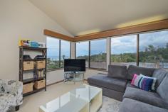 1/5 Endeavour Place Port Macquarie NSW 2444 Property ID: 1P1514 Property Type: Unit Land Size: 347m² approx. Garage: 2 Outgoings Council Rates: $2400 Yearly Features: Built-In Wardrobes Close to Transport Close to Shops Close to Schools Ensuite Water Views LIGHTHOUSE BEACH AWAITS! If your home is your castle, this is the place for you and there is still an opportunity to add value here. Cathedral ceilings, light and bright living area with magnificent ocean views in a highly sought after location, you'll think you are in seventh heaven! This is a great chance to enjoy a beach lifestyle, or a chance for an astute buyer to snap up an investment opportunity and reap the rewards later. Take control and really become the king of your castle. Council Rates $2,400pa.