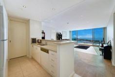 1 Como Cres Southport QLD 4215 FOR SALE $589,000 Unit This has to be one of the best units on the coast! Some of the most fabulous views of the ocean, Broadwater and Surfers Paradise and all the way down to Coolangatta. In pristine condition and situated on the 29th floor of \\\"The Shores\\\" comes this very spacious 2 bedroom, 2 bathroom, 2 carpark unit, plus storage. It has the lot, from ducted a/c to large balcony for entertaining. oh and did i mention the views? The light rail will run past the building so transport into Surfers and Broadbeach is not a problem. The building has a heated pool, outdoor pool, Spa, Gym, Sauna, BBQ area. Whether to live in or invest, i dont think you can go wrong with this unit, especially at this price!