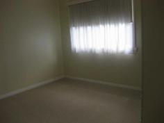 35 Pitt Street Glen Innes NSW 2370 FOR RENT $215.00 WEEKLY Well loved 3 bedroom home with built-ins. Cosy lounge room with wood heating & reverse cycle air conditioning. Extremely functional & tidy kitchen with plenty of bench space & cupboards. Fully fenced easy care yard with a large garage/workshop.