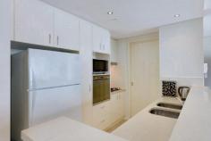 1 Como Cres Southport QLD 4215 FOR SALE $589,000 Unit This has to be one of the best units on the coast! Some of the most fabulous views of the ocean, Broadwater and Surfers Paradise and all the way down to Coolangatta. In pristine condition and situated on the 29th floor of \\\"The Shores\\\" comes this very spacious 2 bedroom, 2 bathroom, 2 carpark unit, plus storage. It has the lot, from ducted a/c to large balcony for entertaining. oh and did i mention the views? The light rail will run past the building so transport into Surfers and Broadbeach is not a problem. The building has a heated pool, outdoor pool, Spa, Gym, Sauna, BBQ area. Whether to live in or invest, i dont think you can go wrong with this unit, especially at this price!