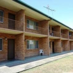 3/7 Peel Street Mackay Qld 4740 $280.00 PER WEEK Property Outline This quiet complex is in prime location to Mackay CBD and Canelands shopping centre. With two bedrooms both with wardrobes and The master bedroom has an air conditioner and there is a balcony from the bedroom. There is a single carport and all lawn and garden maintenance is included in your weekly rent. Neat and tidy units which are low maintenance are now ready for you to move in. Sorry no pets. Property Specifics Property Type: Unit Cost: $280.00 Bond: $1,120.00 Bedrooms: 2 Bathrooms: 1 Carports: 1