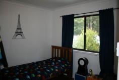 92 Lieutenant Bowen Rd Bowen Mountain NSW 2753 Bedrooms2Bathrooms1Carspaces2 Inspections Sat 18 Apr 1:00pm - 1:30pm Inspections Sat 25 Apr 1:00pm - 1:30pm -2 Bedroom family home -Mature gardens -Backs onto National Park -Open plan living areas -Renovated kitchen and bathroom -Both bedrooms are of good size -Floating timber floors -Slow combustion fire place -Laundry with second toilet downstairs with the potential to enclose to make further rooms -Private and secure backyard on a 667 square meter block Property Features Property ID 205139 Bedrooms 2 Bathrooms 1 Garage 2 Land Size 676 Square Mtr approx. Building Size 677 Square Mtr approx