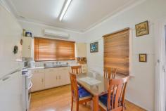 12 Willow St South Tamworth NSW 2340 $150,000 Cute little 1 bedroom weatherboard cottage set in established surrounds in South. With plenty of scope for expansion, this little treasure could represent a real bargain in the future. * Good size bedroom * Separate formal lounge - sunroom * Eat-in kitchen * Bathroom plus separate toilet * Cooling and heating * Single lock up garage * Walk to shops, Schools & transport Property Details Bedrooms 1 Bathrooms 1 Garages 1