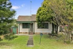 1 Woorarra Ave North Narrabeen NSW 2101 Classic Weatherboard and Tile House. * Extremely sought after position on a large level corner block. * Great home with loads of potential to renovate * Short stroll to Narrabeen lake & beach * Land size 600.8m2= 16 x 46 x 34/36.575 Price guide: Over $1mil Type: House Bed: 4 Bath: 3 Land Area: 600.8 sqm (approx)