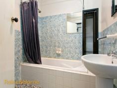 4/2 Banks Ave Kooringal NSW 2650 $170,000 Property Description Unit With A Difference Located high on the eastern side of Kooringal this compact unit has a lot more than most to offer, with its own private courtyard and access to an in-ground pool. Inside it has open plan living and gas wall furnace heating and ducted evaporative cooling, and a fan in the huge main bedroom. Currently leased at $200 per week until November 2015. Property Features Building / Floor Area 81.0 sqm