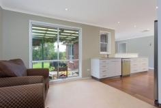 9 Horsley St Kooringal NSW 2650 Price $359,000 Spacious Living Inside and Out Great location, just mins to the lake, shopping centre and schools. Family friendly home exudes comfort and warmth. Beautiful kitchen with floating timber flooring. Caesar stone bench tops, new gas cook top/ oven and dishwasher. Ducted cooling and gas heating. Spacious lounge room plus separate family room. Outdoor entertaining area which opens out to a delightful garden and sizeable backyard. Good sized bedrooms, the main with ensuite & walk-in robe Property Features Property ID 9359623 Bedrooms 4 Bathrooms 2 Garage 2 Land Size 926 Square Mtr approx.