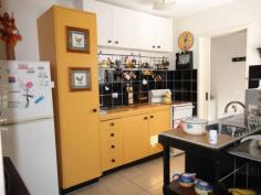 21/1-9 Yulgibar Close Kooralbyn Qld 4285 $195,000 Two bedroom unit in tranquil garden setting This tastefully renovated unit is surrounded by peaceful gardens and is located in the best position in the complex which ensures that you have the position to enjoy them. Modern kitchen and bathroom, tiled living areas, bright sunny study and outdoor entertaining. All this and priced to sell. Property Snapshot Property Type: Unit Construction: Cladding Features: Built-In-Robes Courtyard Landscaped Gardens Security Screens