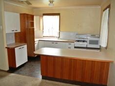26 Kilpa Ave Russell Island QLD 4184 $159,000 Owner Asking For Offers This 2 bedroom + study home is on the market and looking for a sale asap. Owners have other commitments and ready to move on. Located not far from Lions park and positioned on a 582m2 block. Contact Listing Agent Today And Make An Offer Property Snapshot Property Type: House Land Area: 582 m2