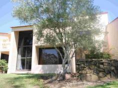 159/17-19 Lady Caroline Close Kooralbyn Qld 4285 $169,000 Two Bedroom Villa 2 bedroom villa with two en-suites. Views of the Golf Course and surrounding countryside. Large lounge/dining room and kitchen. Excellent position, well owrth an inspection at this price. Property Snapshot Property Type: Villa Construction: Brick Features: Balcony Built-In-Robes Courtyard Ensuite Established Gardens