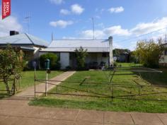 118 Currajong St Parkes NSW 2870 $130,000 Develop & Prosper This 999sqm block is set in a great location on Currajong Street, has rear lane access and wide frontage. There is an old house that is currently rented. This is a great block for a townhouse or unit development subject to a DA. Blocks of this size and location are very rare. DETAILS ID #: 0000266269 Price: $130,000 Type: House Bed: 2 Bath: 1 Land Area: 999 sqm (approx)