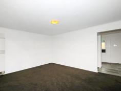 1/219 Seaford Rd Seaford VIC 3198 $300,000 Fresh as a Daisy Perfectly located close to school, shops, Peninsula Link and all amenities this unit is ideal for either first home buyer or investor. This unit has been recently renovated with modern kitchen, freshly painted and new carpets and tiles throughout. Offering two bedrooms with built in robes, main bathroom with separate toilet. Spacious living and dining area and your own personal front court yard to enjoy the spacious beautiful garden.